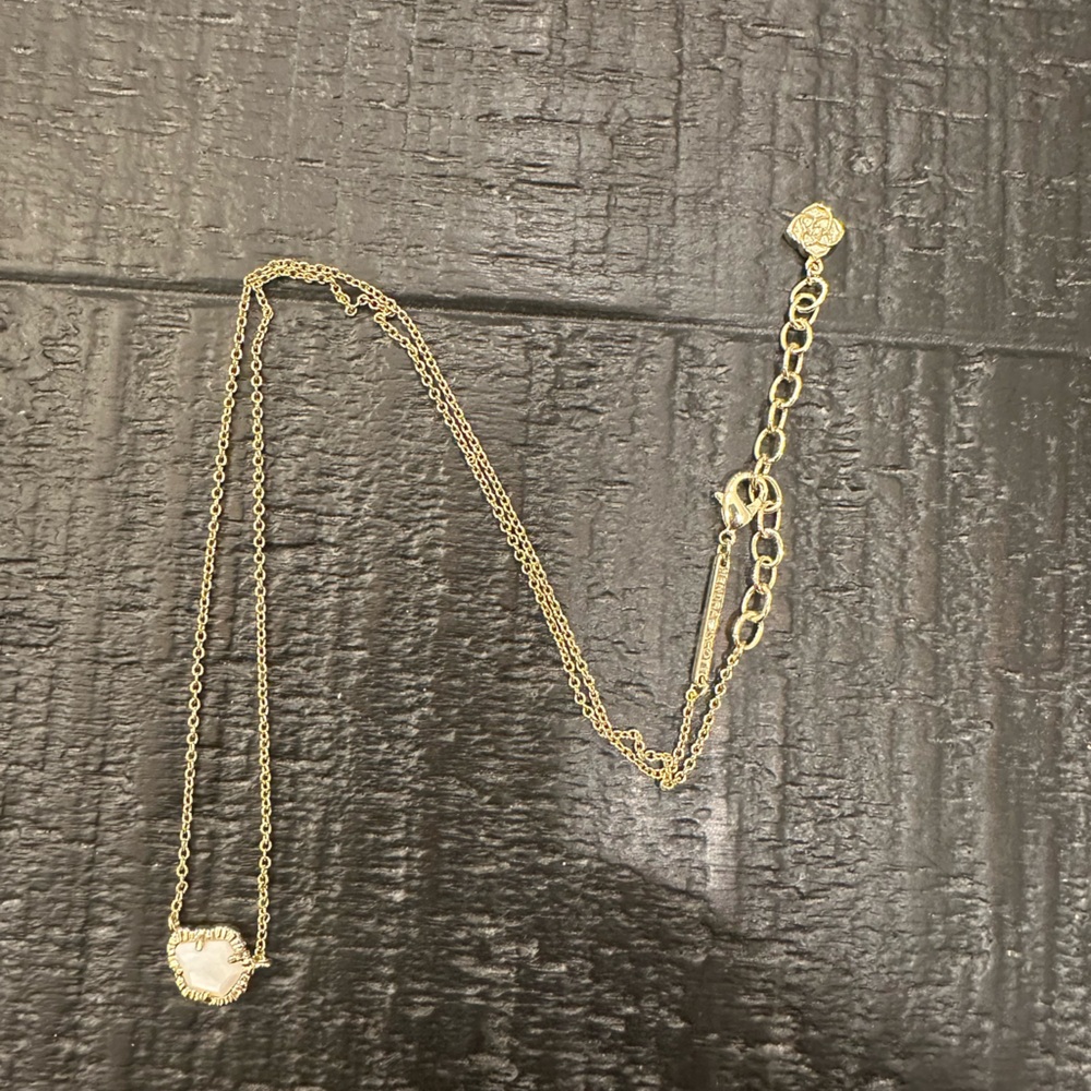 Kendra Scott Small Tessa Pendant Necklace in gold and white mussel